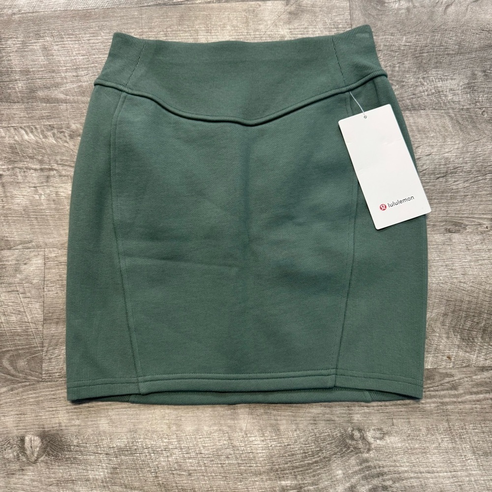 NWT Lululemon Scuba High Rise Skirt Olive Green Women’s Sz. XS